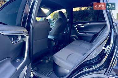 Внедорожник / Кроссовер Toyota RAV4 2022 в 