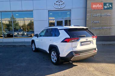 Внедорожник / Кроссовер Toyota RAV4 2019 в 