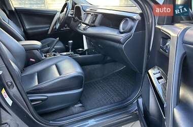 Внедорожник / Кроссовер Toyota RAV4 2016 в 