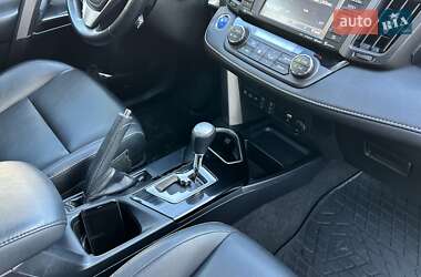 Внедорожник / Кроссовер Toyota RAV4 2016 в 