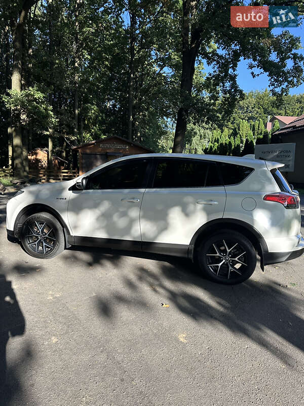 Внедорожник / Кроссовер Toyota RAV4 2016 в Виннице