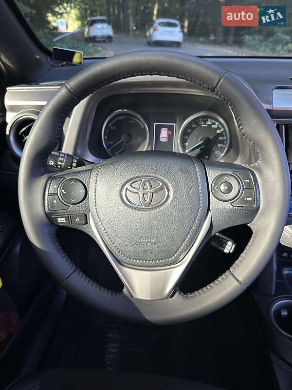 Внедорожник / Кроссовер Toyota RAV4 2016 в Виннице