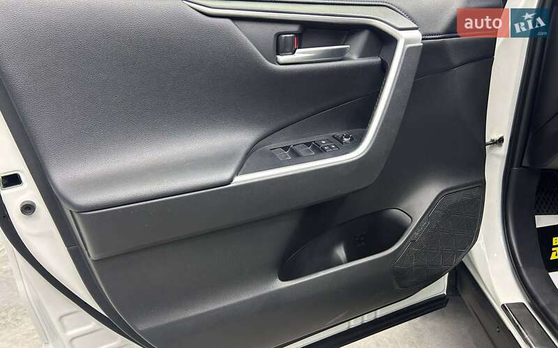 Позашляховик / Кросовер Toyota RAV4 2020 в Чернівцях фото 8 Позашляховик / Кросовер Toyota RAV4 2020 в Чернівцях