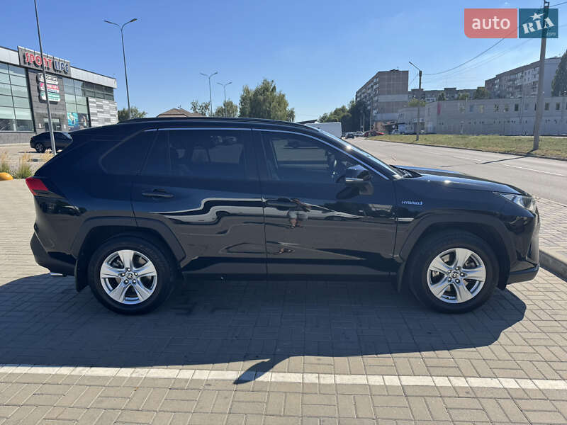 Позашляховик / Кросовер Toyota RAV4 2021 в Черкасах