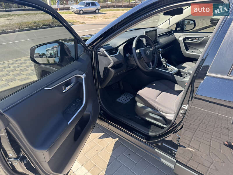Позашляховик / Кросовер Toyota RAV4 2021 в Черкасах