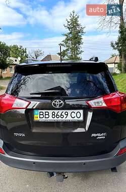 Внедорожник / Кроссовер Toyota RAV4 2014 в 
