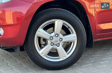Внедорожник / Кроссовер Toyota RAV4 2006 в 