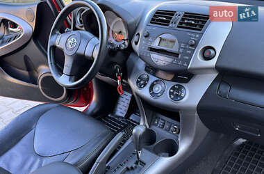Внедорожник / Кроссовер Toyota RAV4 2006 в 