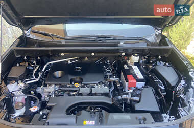 Внедорожник / Кроссовер Toyota RAV4 2021 в 