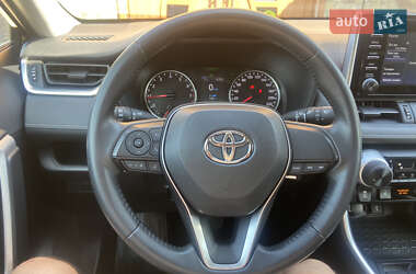 Внедорожник / Кроссовер Toyota RAV4 2021 в 