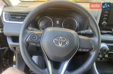 Внедорожник / Кроссовер Toyota RAV4 2021 в 