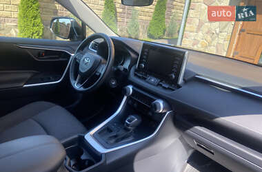 Внедорожник / Кроссовер Toyota RAV4 2021 в 