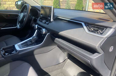 Внедорожник / Кроссовер Toyota RAV4 2021 в 