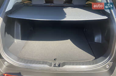 Внедорожник / Кроссовер Toyota RAV4 2021 в 