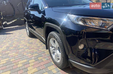 Внедорожник / Кроссовер Toyota RAV4 2021 в 