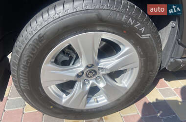 Внедорожник / Кроссовер Toyota RAV4 2021 в 
