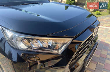 Внедорожник / Кроссовер Toyota RAV4 2021 в 