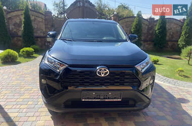 Внедорожник / Кроссовер Toyota RAV4 2021 в 