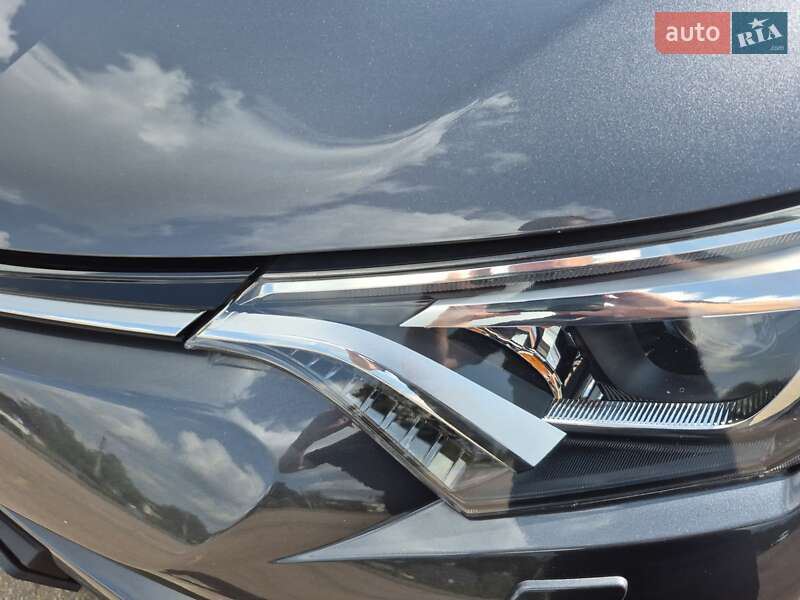 Позашляховик / Кросовер Toyota RAV4 2016 в Житомирі