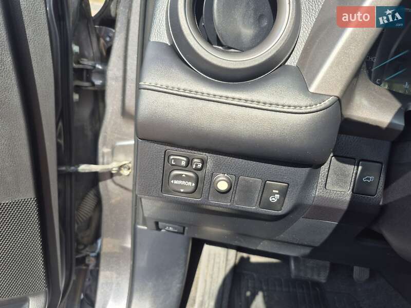 Позашляховик / Кросовер Toyota RAV4 2016 в Житомирі
