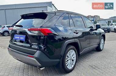 Внедорожник / Кроссовер Toyota RAV4 2020 в 