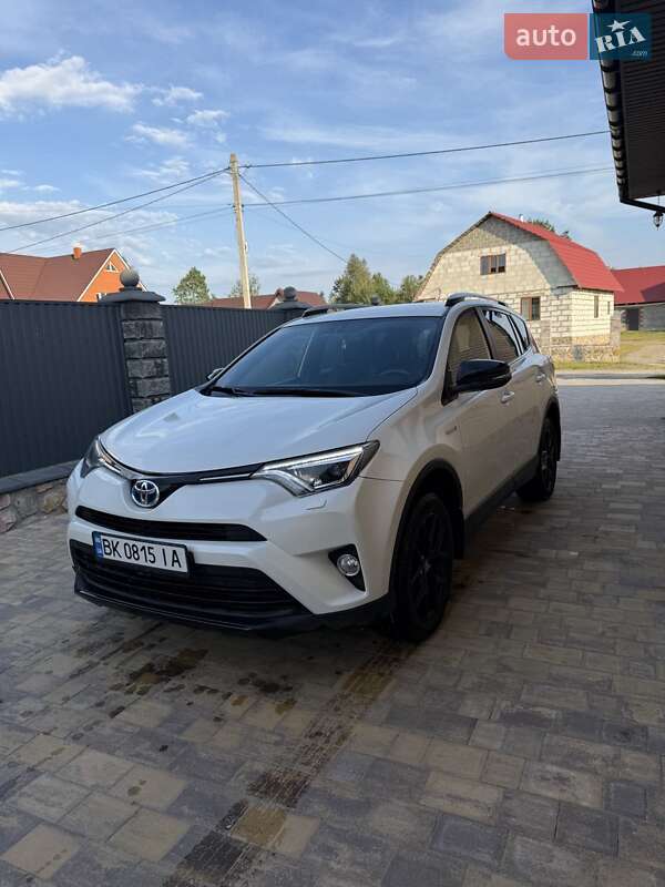 Внедорожник / Кроссовер Toyota RAV4 2018 в Сарнах фото 2 Внедорожник / Кроссовер Toyota RAV4 2018 в Сарнах
