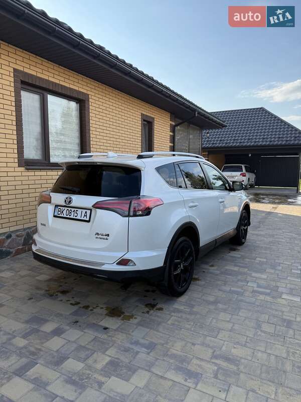 Внедорожник / Кроссовер Toyota RAV4 2018 в Сарнах фото 6 Внедорожник / Кроссовер Toyota RAV4 2018 в Сарнах