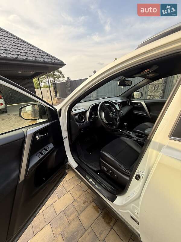 Внедорожник / Кроссовер Toyota RAV4 2018 в Сарнах фото 9 Внедорожник / Кроссовер Toyota RAV4 2018 в Сарнах