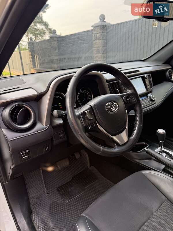 Внедорожник / Кроссовер Toyota RAV4 2018 в Сарнах фото 17 Внедорожник / Кроссовер Toyota RAV4 2018 в Сарнах