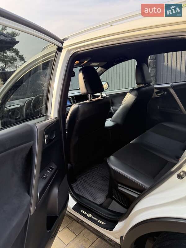 Внедорожник / Кроссовер Toyota RAV4 2018 в Сарнах фото 18 Внедорожник / Кроссовер Toyota RAV4 2018 в Сарнах