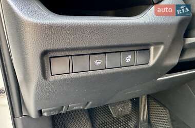 Внедорожник / Кроссовер Toyota RAV4 2019 в 