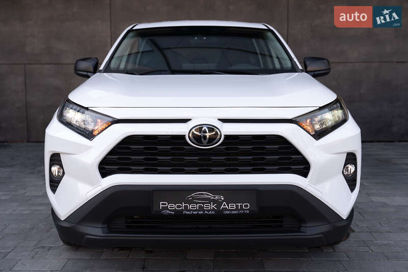 Внедорожник / Кроссовер Toyota RAV4 2022 в 