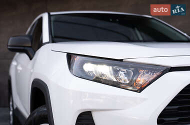 Внедорожник / Кроссовер Toyota RAV4 2022 в 