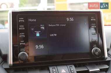 Внедорожник / Кроссовер Toyota RAV4 2018 в 