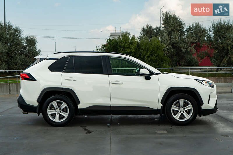 Внедорожник / Кроссовер Toyota RAV4 2018 в Киеве фото 6 Внедорожник / Кроссовер Toyota RAV4 2018 в Киеве