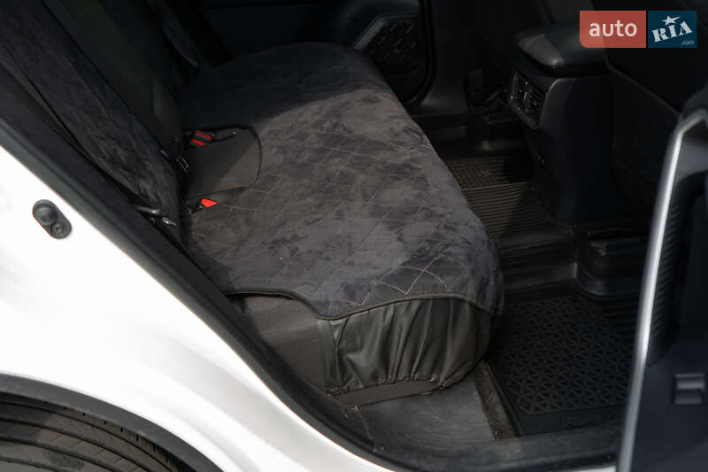 Внедорожник / Кроссовер Toyota RAV4 2018 в Киеве фото 23 Внедорожник / Кроссовер Toyota RAV4 2018 в Киеве