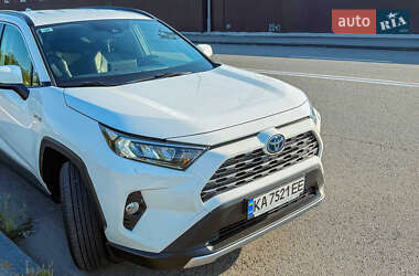 Внедорожник / Кроссовер Toyota RAV4 2021 в Киеве
