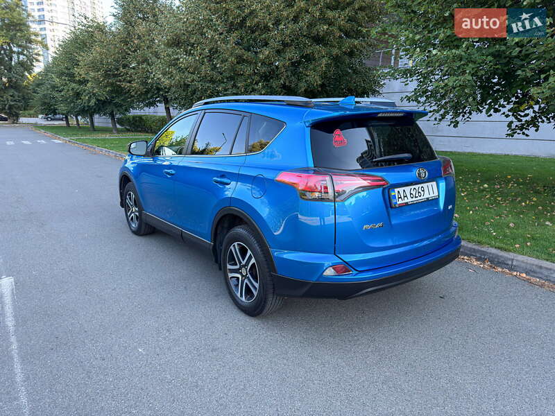 Позашляховик / Кросовер Toyota RAV4 2017 в Києві