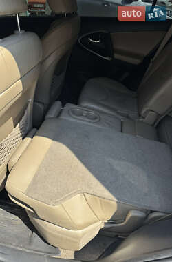 Внедорожник / Кроссовер Toyota RAV4 2012 в 