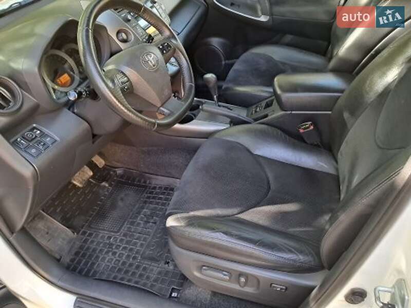 Внедорожник / Кроссовер Toyota RAV4 2010 в Харькове