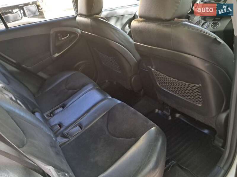 Внедорожник / Кроссовер Toyota RAV4 2010 в Харькове