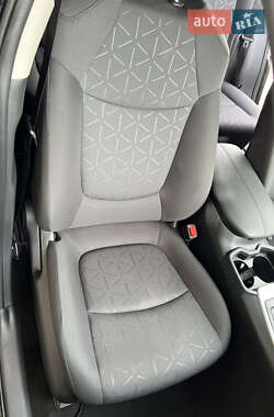 Позашляховик / Кросовер Toyota RAV4 2021 в 