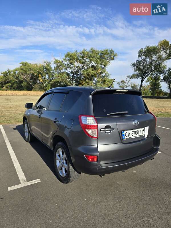 Внедорожник / Кроссовер Toyota RAV4 2011 в Шполе