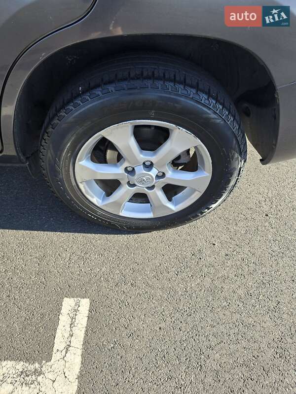 Внедорожник / Кроссовер Toyota RAV4 2011 в Шполе