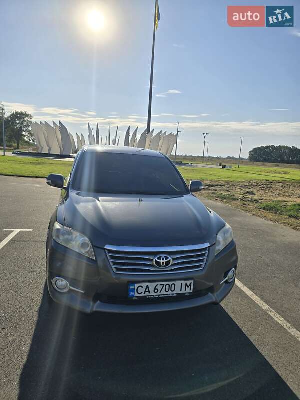 Внедорожник / Кроссовер Toyota RAV4 2011 в Шполе