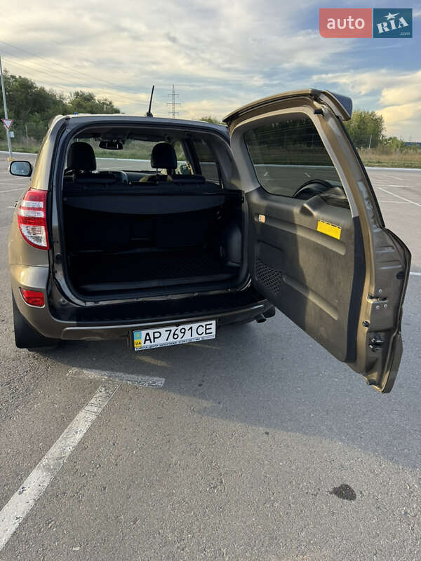 Позашляховик / Кросовер Toyota RAV4 2012 в Запоріжжі