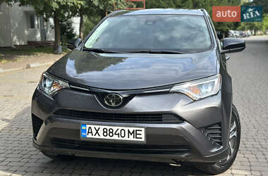 Внедорожник / Кроссовер Toyota RAV4 2017 в 