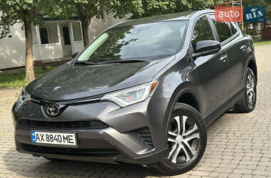 Внедорожник / Кроссовер Toyota RAV4 2017 в 