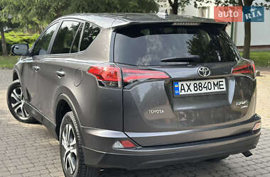 Внедорожник / Кроссовер Toyota RAV4 2017 в 