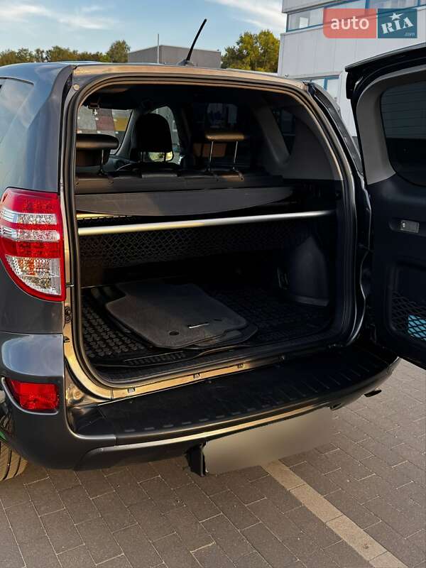 Позашляховик / Кросовер Toyota RAV4 2012 в Броварах